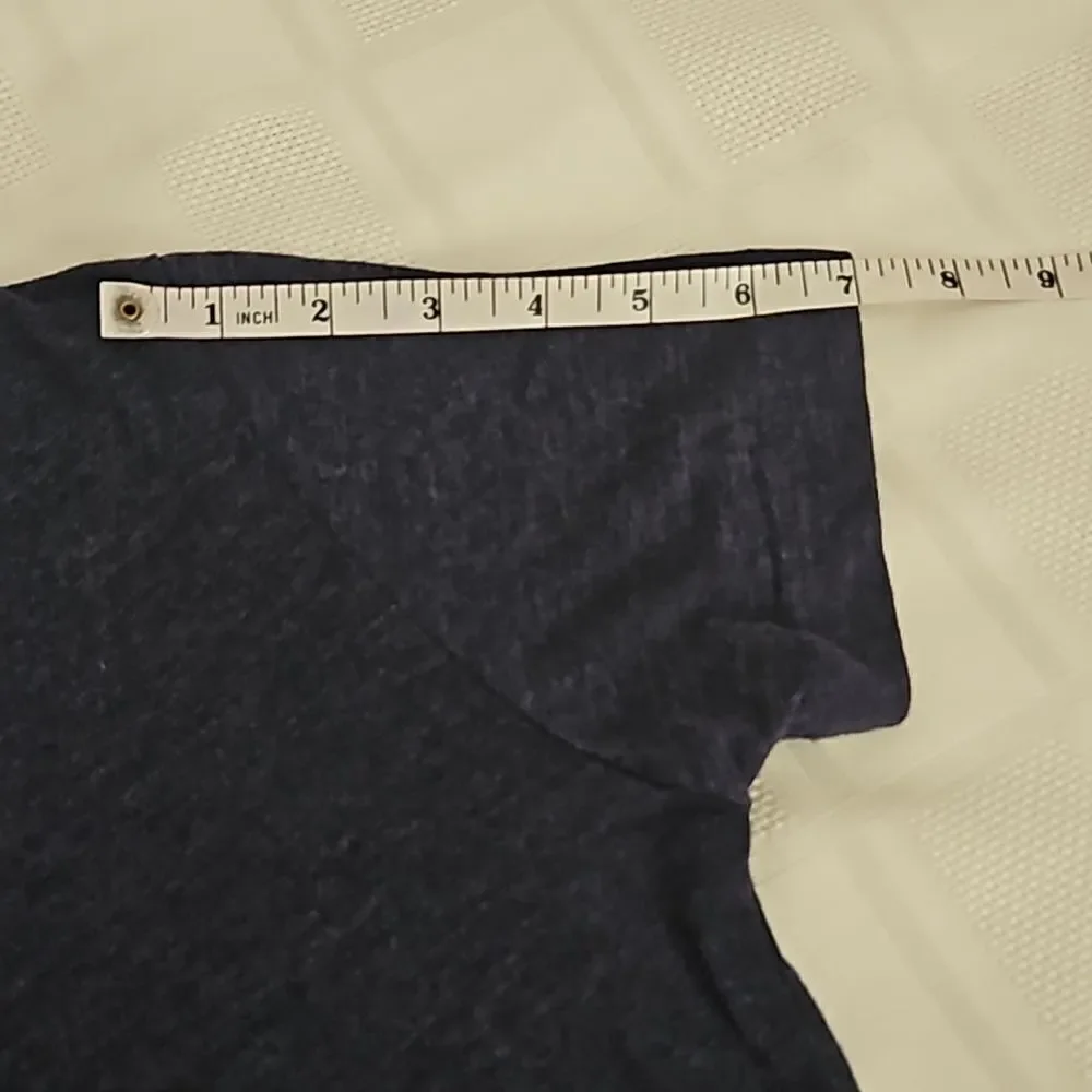 NHL Women's Hockey Logo Toronto Maple Leaf T-Shirt Navy Blue Medium - Picture 11 of 16